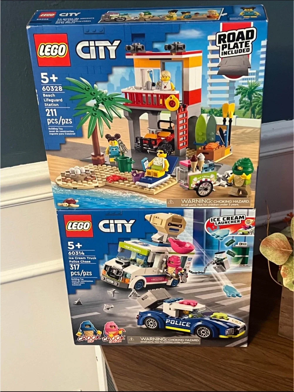 Lego City Blue Red White Beach Lifeguard Station & Ice Cream Truck Playsets